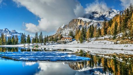 Winter Reflections at Lake Misurina in the Italian Dolomites wallpaper