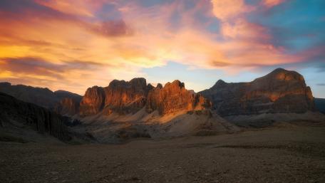 Sunset Glow Over the Dolomites Peaks in Italy 5K Nature Wallpaper wallpaper
