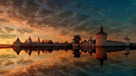 Sunset Reflections at Kirillo Belozersky Monastery on Lake Siverskoye wallpaper