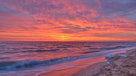 Burning Dusk Over a Quiet Ocean Horizon wallpaper