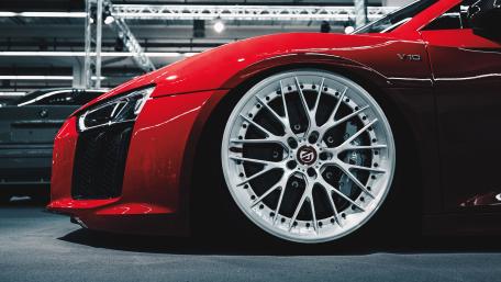 Red V10 Supercar Close Up in 4K wallpaper