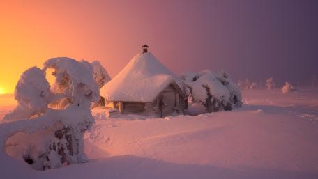 Frosted Hut at Valtavara Under a Pastel Finnish Winter Sky wallpaper