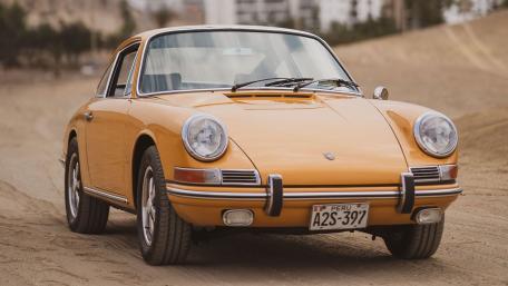 Golden Vintage Porsche 911 Classic Elegance on Sandy Road wallpaper