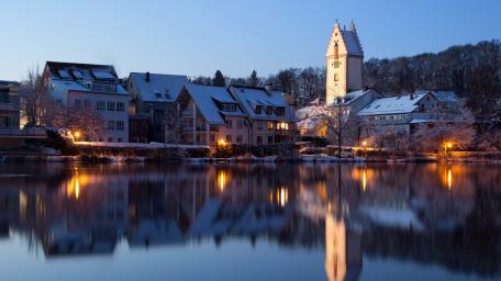 Winter Twilight Reflections at Bad Waldsee Tower in Germany wallpaper