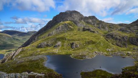 Snowdonia Peaks Above Tranquil Mountain Lake in Wales 4K Landscape wallpaper