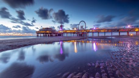Twilight Reflections at De Pier Scheveningen in The Hague Netherlands wallpaper