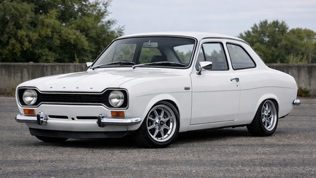 Classic Ford Escort Elegance wallpaper