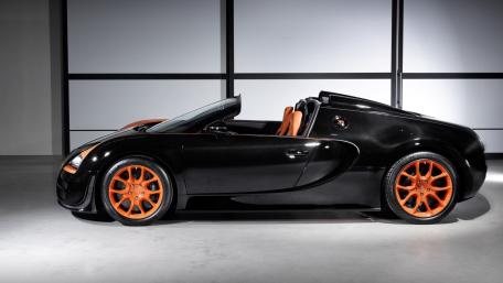 Sleek Bugatti Veyron Grand Sport Showcase wallpaper