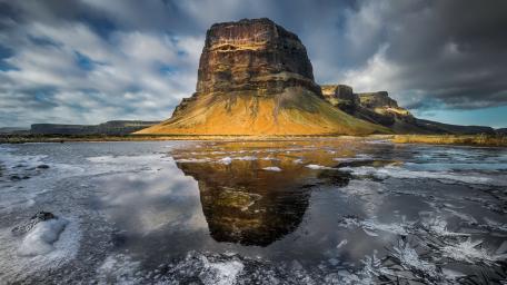 Lómagnúpur Reflected in Icelandic Still Waters wallpaper
