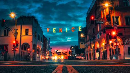 Venice Beach Twilight Glow wallpaper