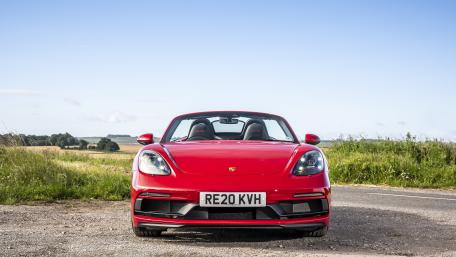 Red Porsche 718 Roadside Elegance wallpaper