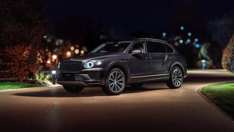 Bentley Bentayga at Night wallpaper