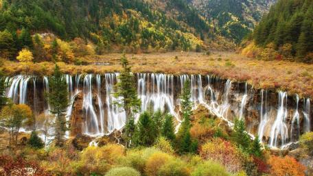 Autumn Cascades in Jiuzhai Valley National Park wallpaper