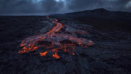 Molten River Across Kilauea Crater wallpaper