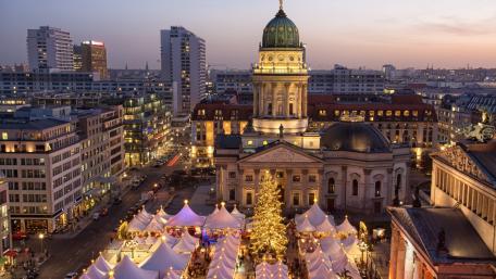 Winter Evening at Gendarmenmarkt Berlin wallpaper