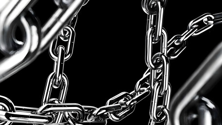 Industrial Chrome Interlock: Heavy Metal 3D Chain Links 4K Abstract Wallpaper wallpaper
