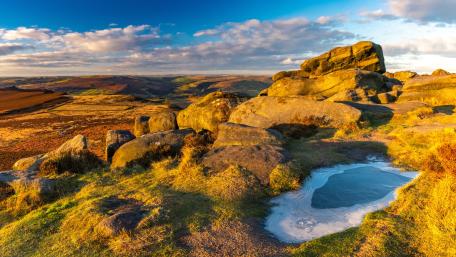 Golden Boulder Ridge at Sunrise wallpaper