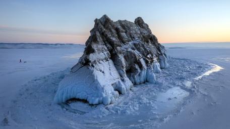 Frozen Majesty at Lake Baikal wallpaper