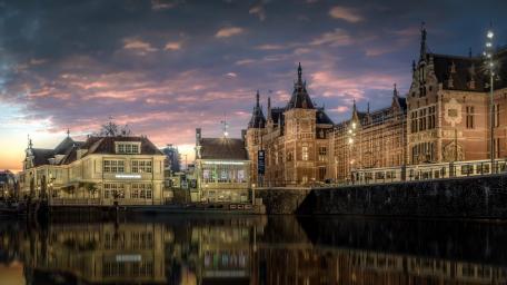 Twilight Reflections Over Amsterdam Canals wallpaper