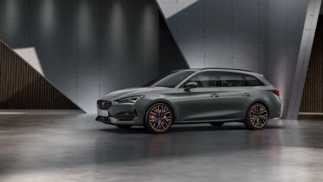 Sleek Silver Cupra Leon Sportstourer wallpaper