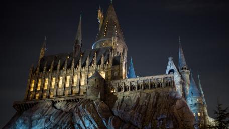 Majestic Hogwarts Castle at Night wallpaper
