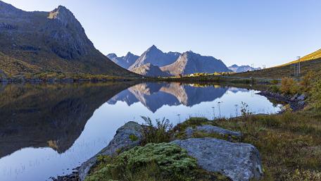 Mirror Lake in Flakstad Norway wallpaper