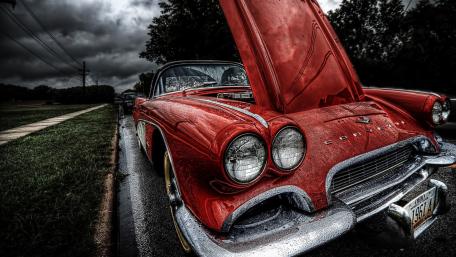 Classic 1961 Corvette in the Rain wallpaper