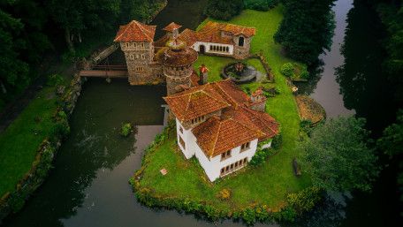 Aerial Serenity at Château de Turelbaach wallpaper