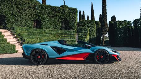 Lamborghini Fenomeno Roadster in Garden Light wallpaper