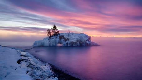 Frozen Twilight at Hollow Rock wallpaper