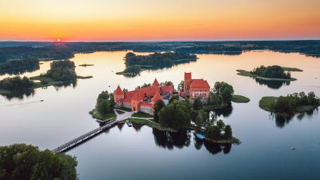 Sunset Over Trakai Island Castle wallpaper