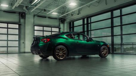 Emerald Toyota 86 in Modern Garage wallpaper