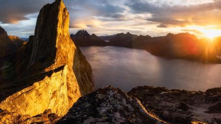 Golden Hour Over Segla Peak wallpaper