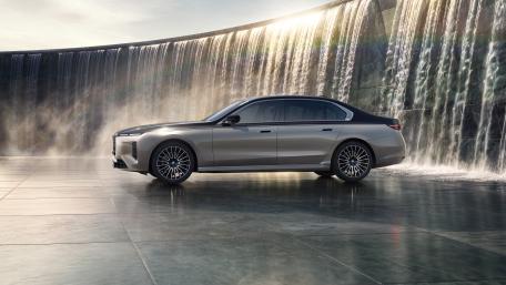 Luxury BMW 740i by Waterfall Glow wallpaper