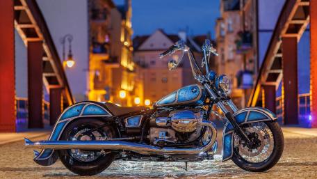 BMW R 18 Custom Cruiser at Night wallpaper