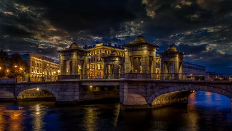 Golden Night Over Lomonosov Bridge wallpaper