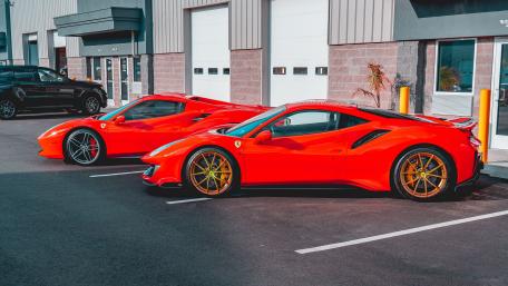 Ferrari Duo in Urban Parking wallpaper