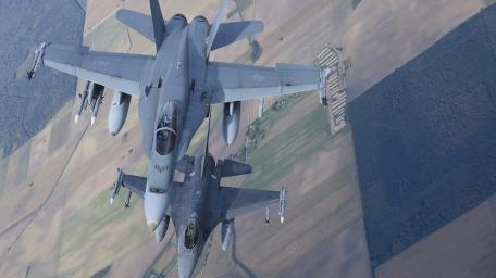 Dual Warplanes in Action - F-16 & CF-18 Fighters wallpaper