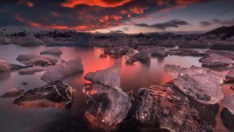 Glowing Ice Shore at Diamond Beach wallpaper