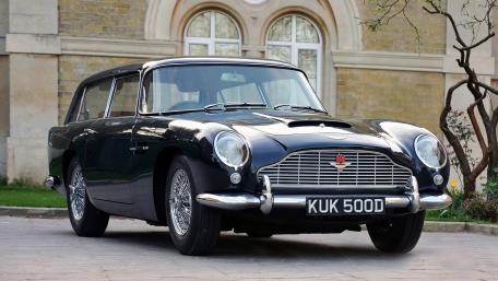 Timeless Aston Martin DB5 Elegance wallpaper