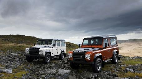 Rugged Land Rover Defenders wallpaper