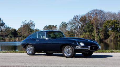Timeless Jaguar E Type Elegance wallpaper