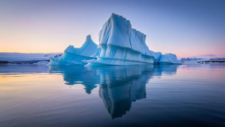 Mirrored Iceberg wallpaper