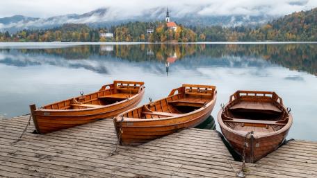 Autumn Boats on Lake Bled wallpaper