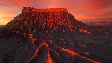 Fiery Sunset Over Factory Butte wallpaper