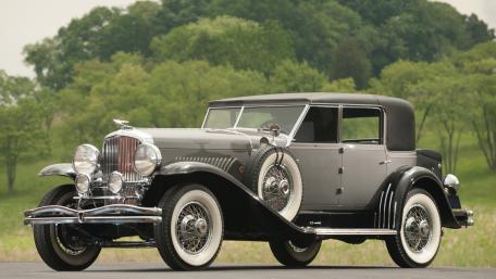 Duesenberg Elegance on a Country Road wallpaper