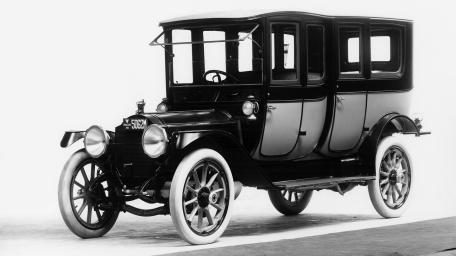 Vintage Packard Limousine Classic Elegance wallpaper