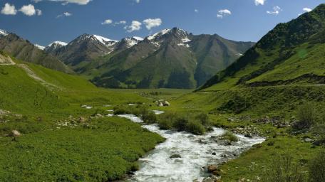 Alpine River Valley in Duku Highway wallpaper