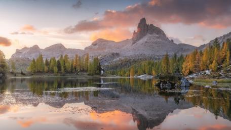Autumn Reflections at Lago Federa wallpaper