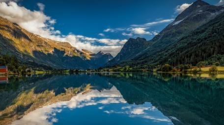 Mirror Calm Over Oldevatnet wallpaper